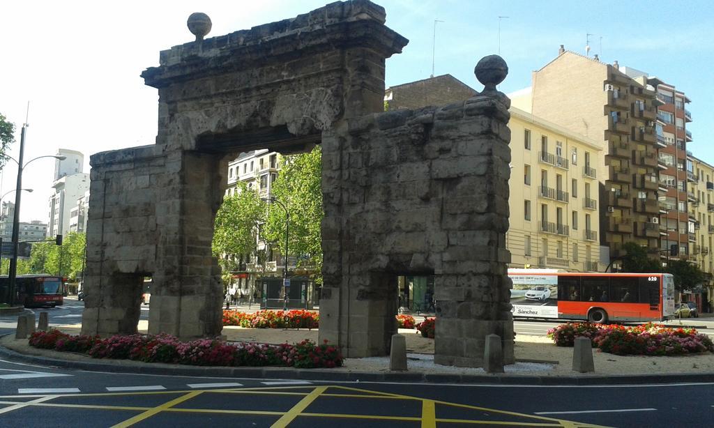 Pensión Fuenterrabía Saragoça Exterior foto