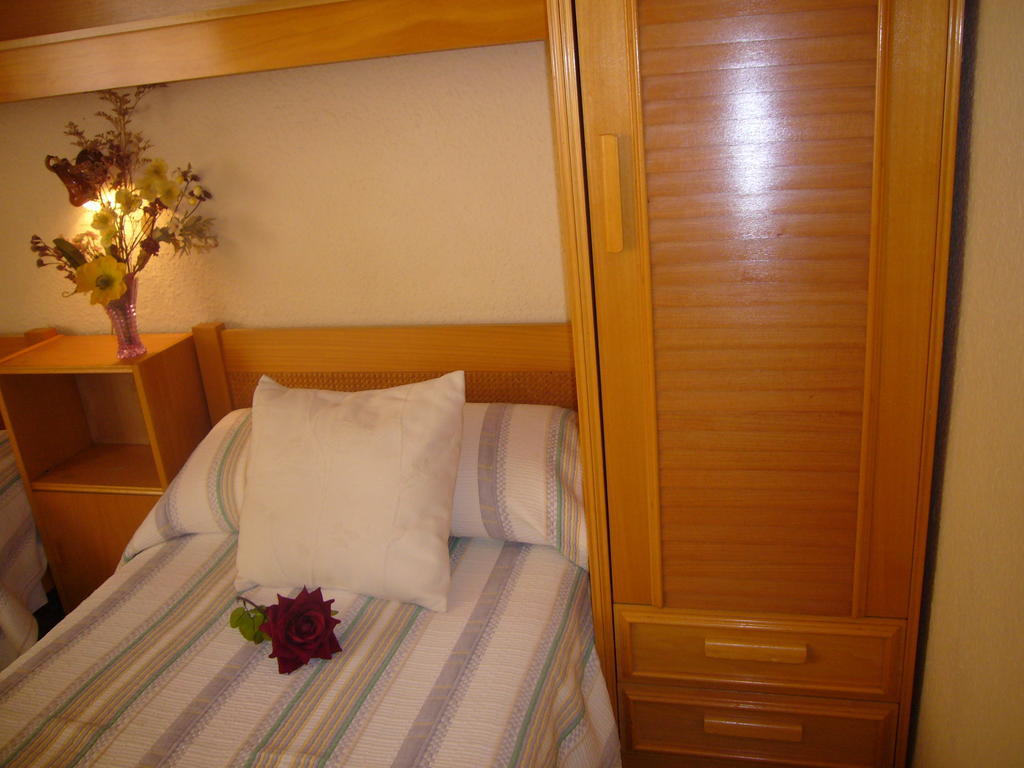 Pensión Fuenterrabía Saragoça Quarto foto